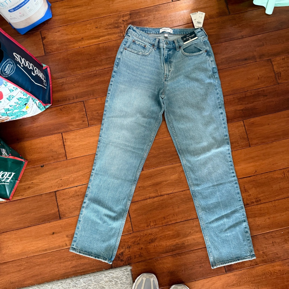 NWT Abercrombie & Fitch The 90’s Straight Curve Love Jeans in Medium Wash Denim - Picture 2 of 4